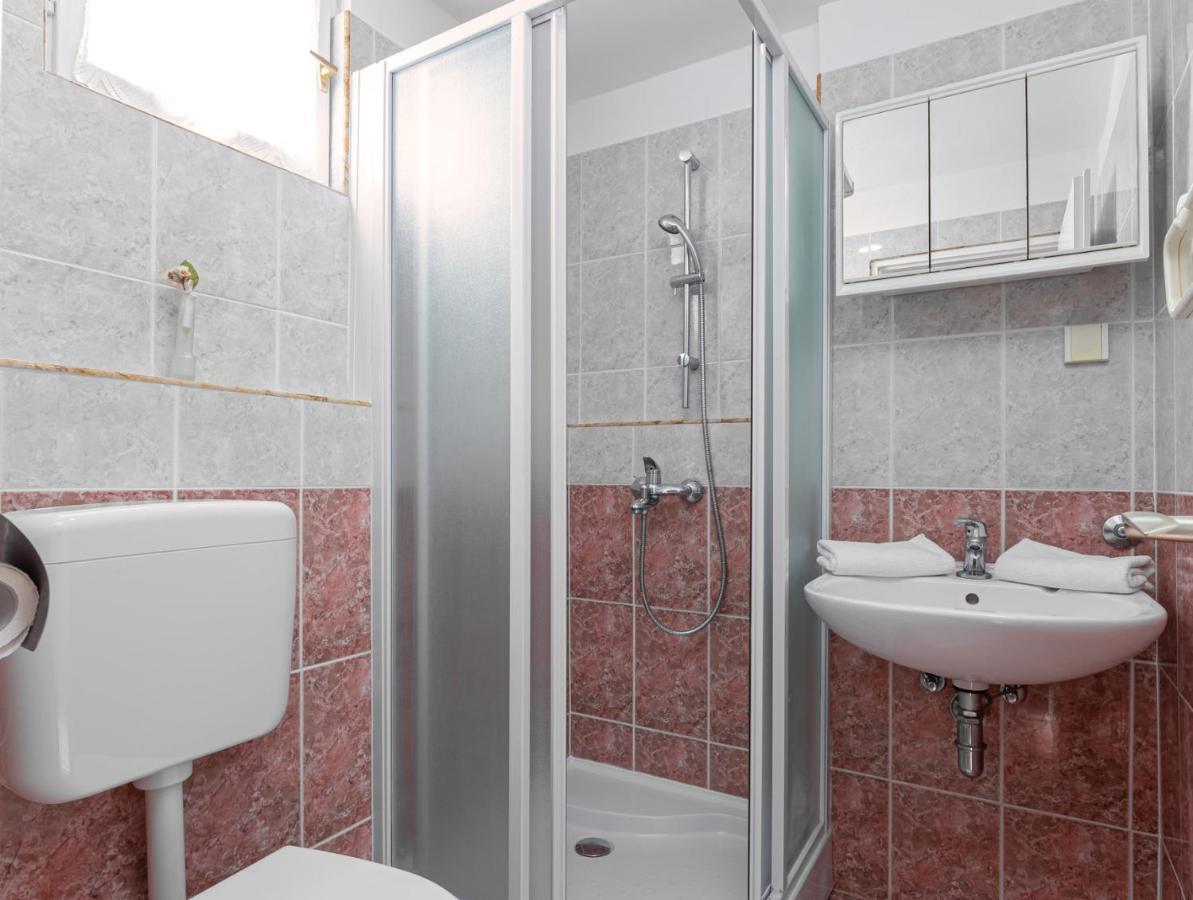 Gloria Apartment Porec Bagian luar foto