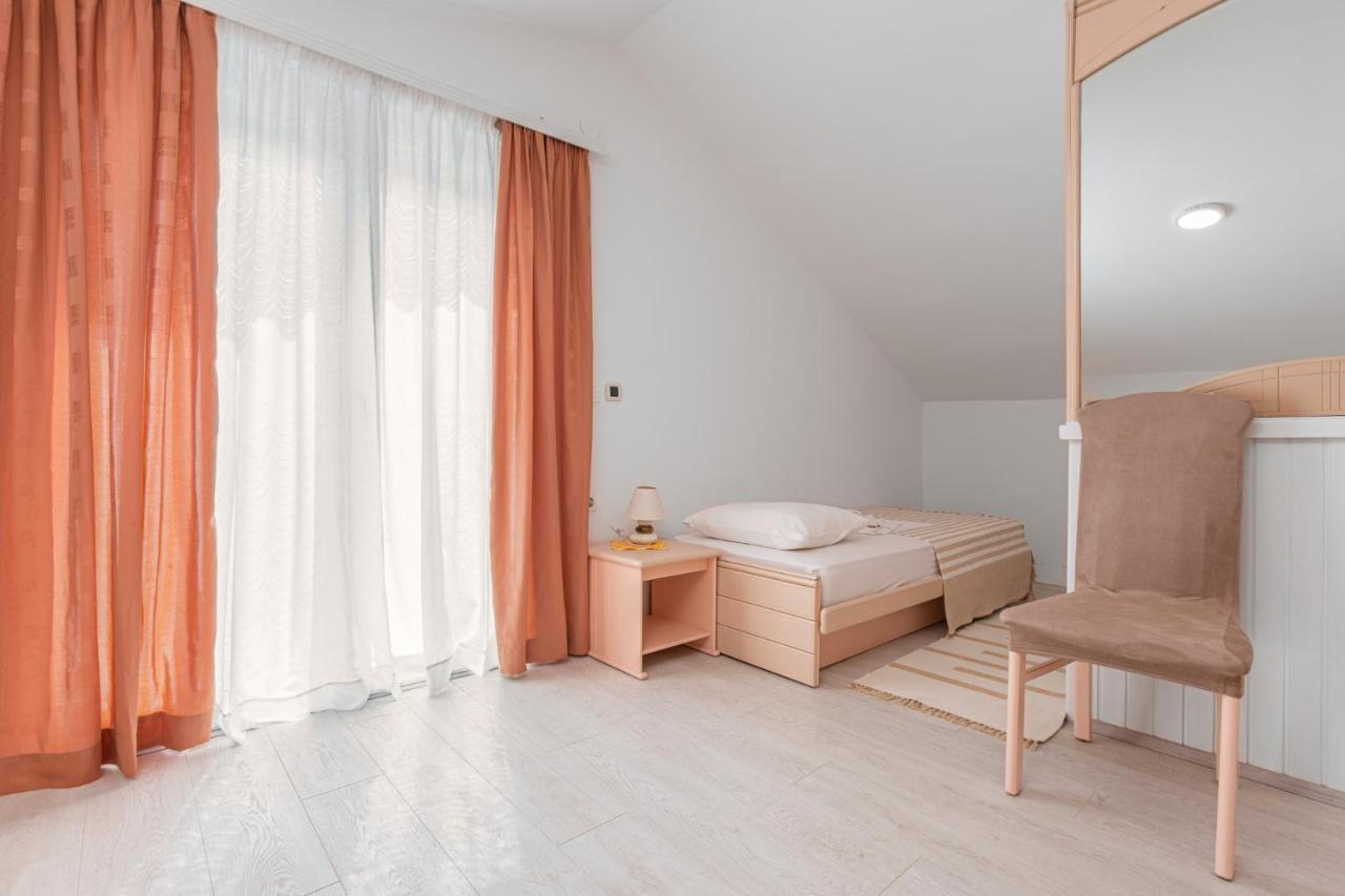 Gloria Apartment Porec Bagian luar foto