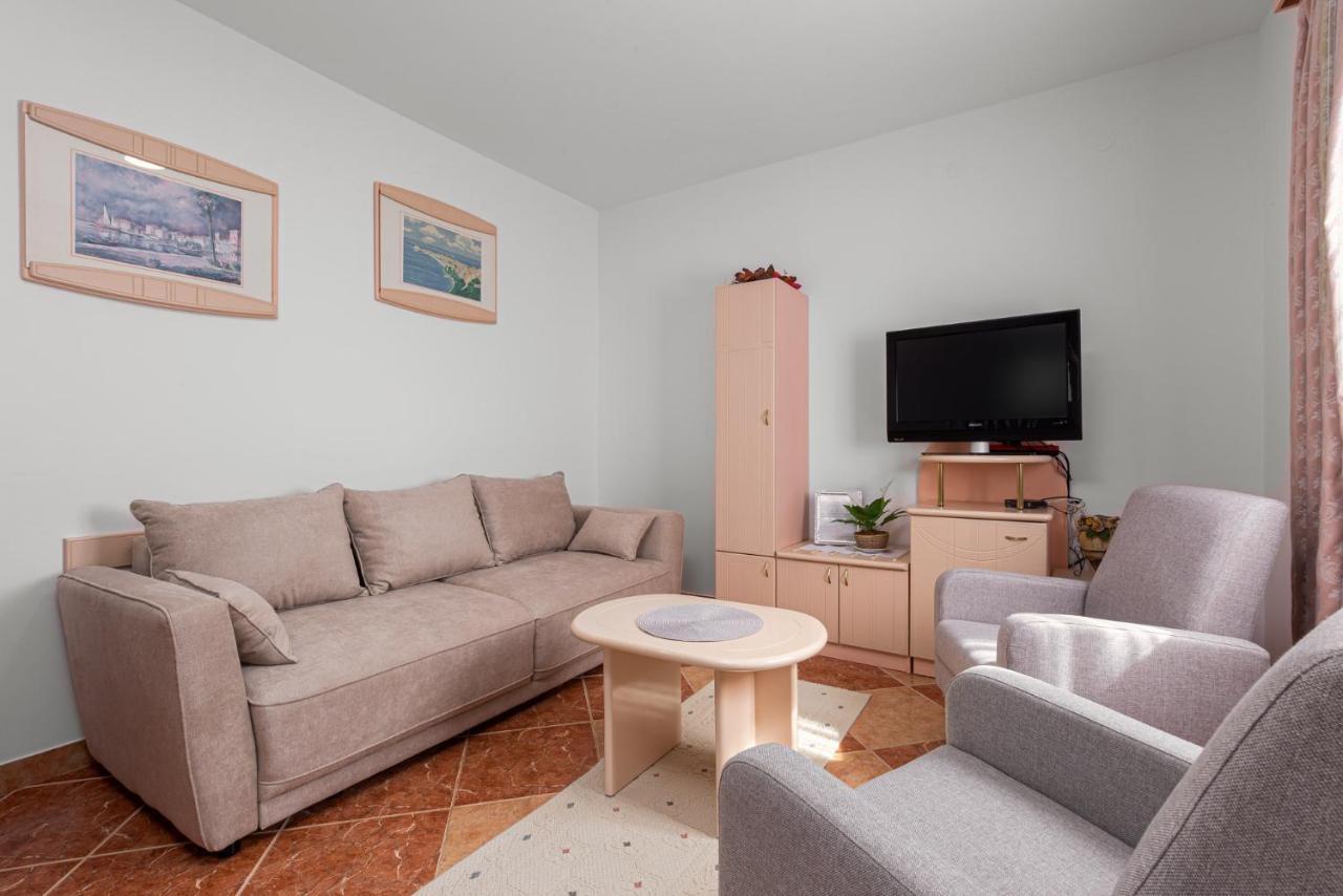Gloria Apartment Porec Bagian luar foto