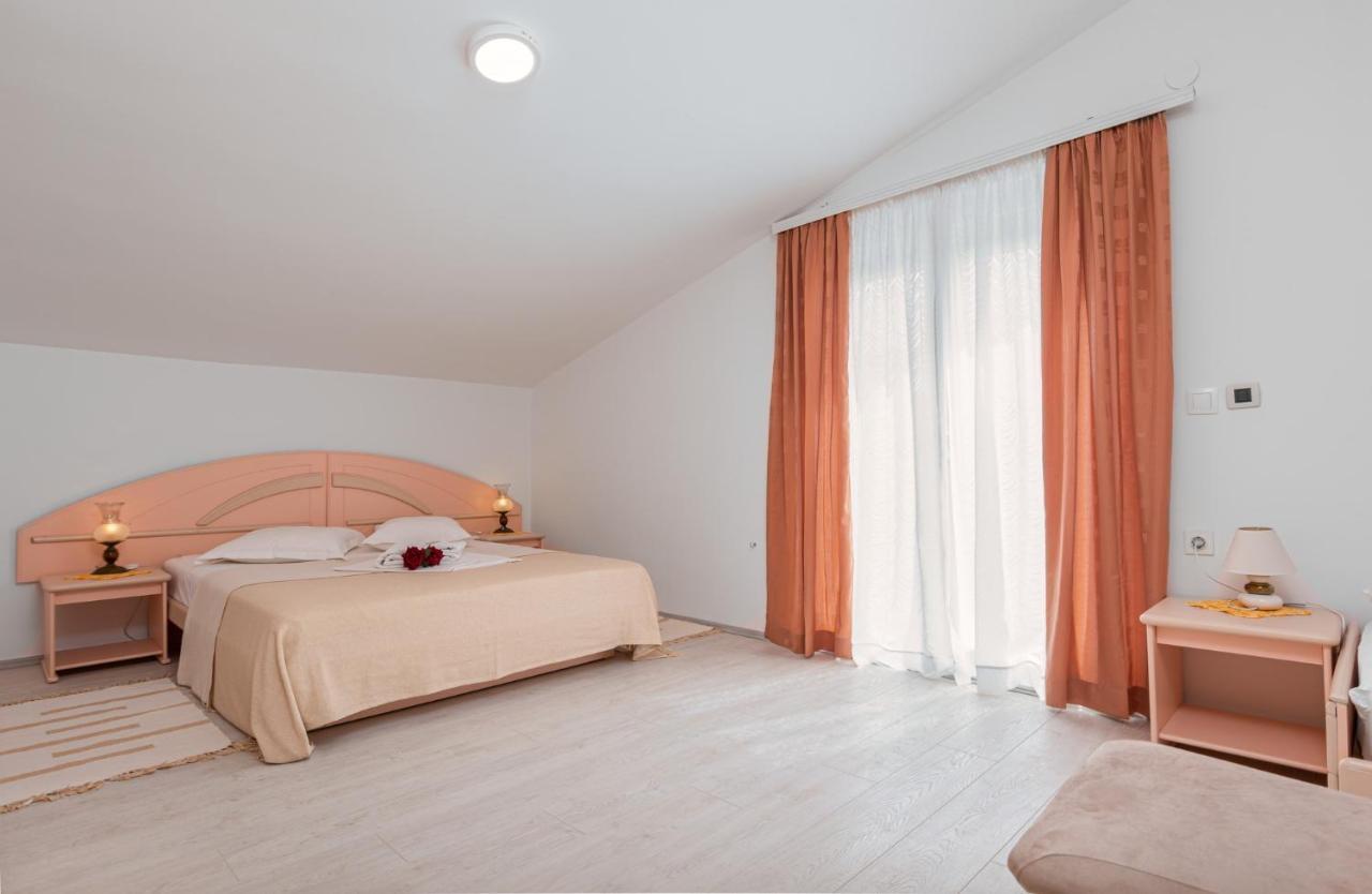 Gloria Apartment Porec Bagian luar foto