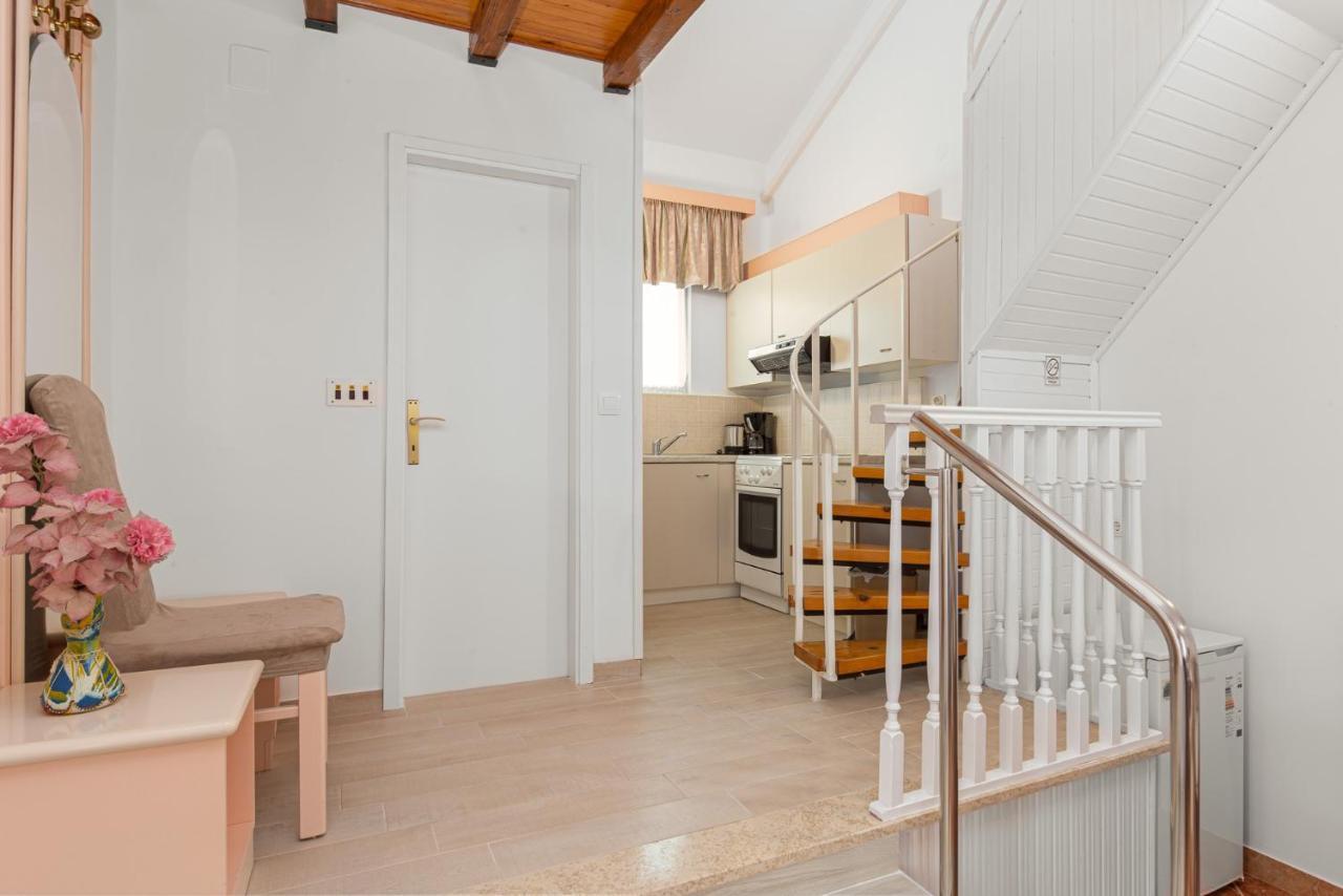 Gloria Apartment Porec Bagian luar foto
