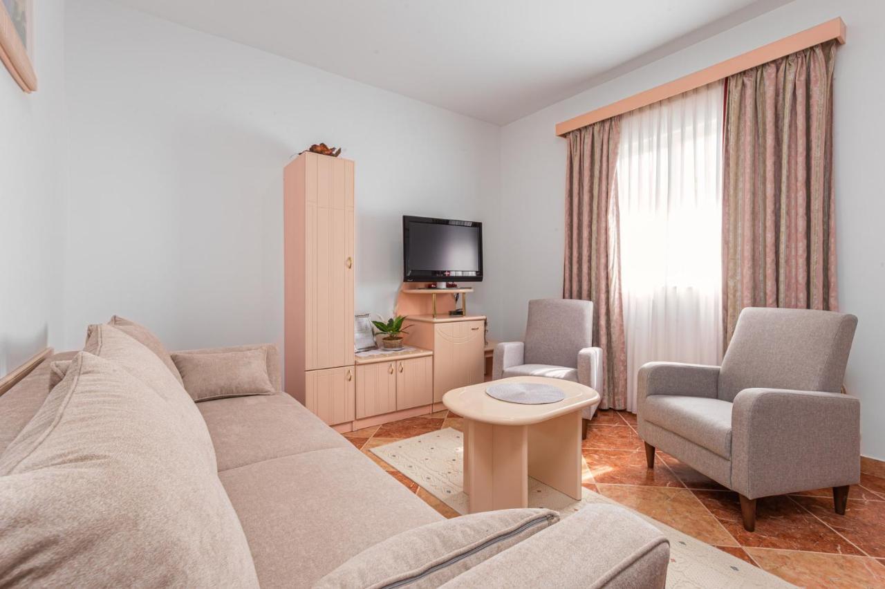 Gloria Apartment Porec Bagian luar foto