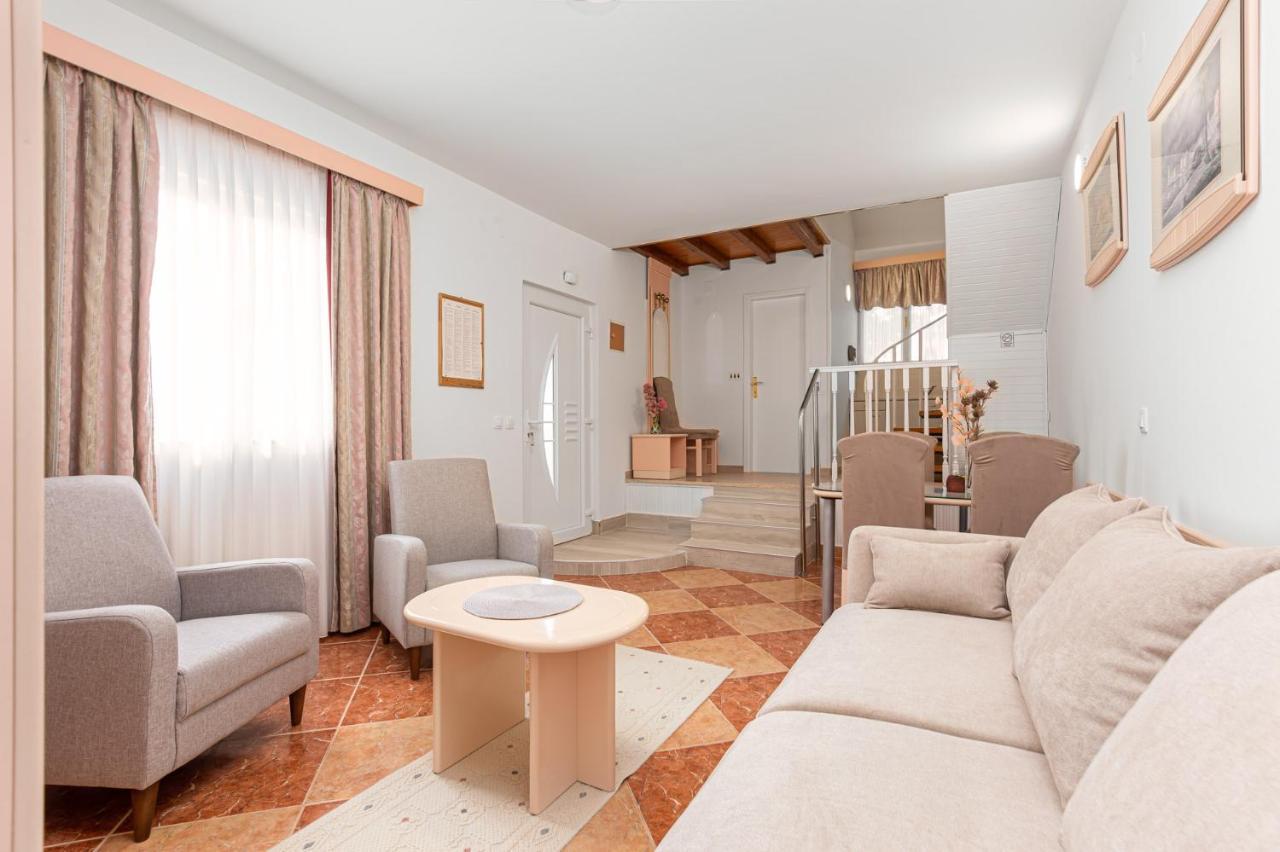 Gloria Apartment Porec Bagian luar foto