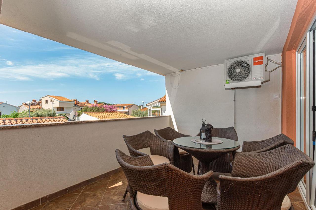 Gloria Apartment Porec Bagian luar foto