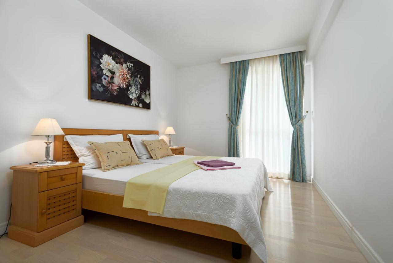 Gloria Apartment Porec Bagian luar foto