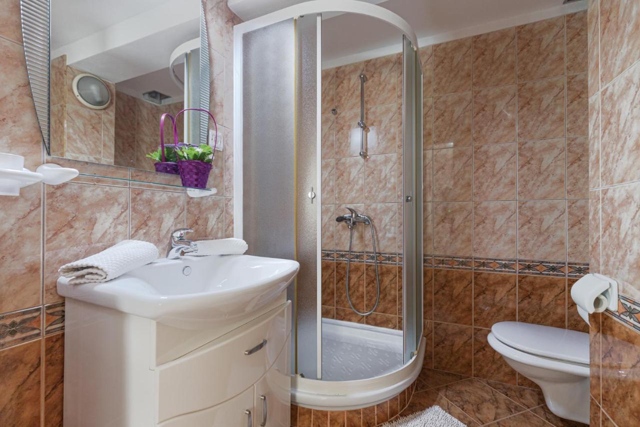 Gloria Apartment Porec Bagian luar foto